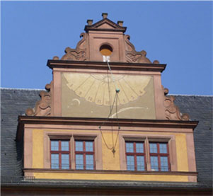 Die Sonnenuhr an der Alten Universität W&uumlrzburg;